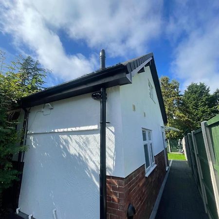 The Upton Coach House Villa Birkenhead Buitenkant foto